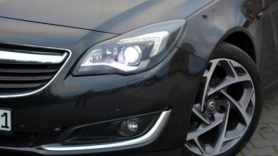 OPEL Insignia -