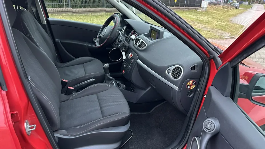 RENAULT Clio -