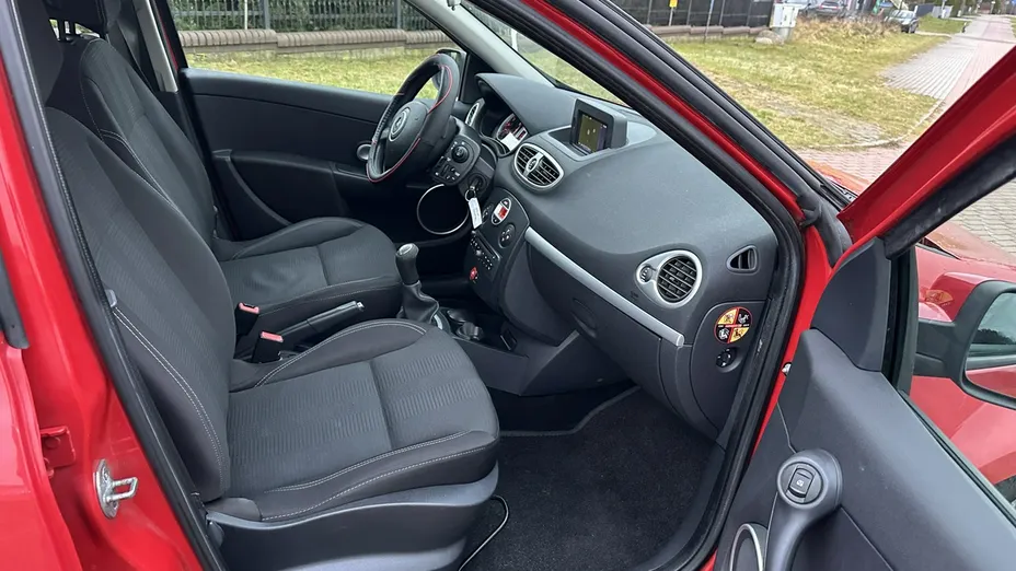 RENAULT Clio -