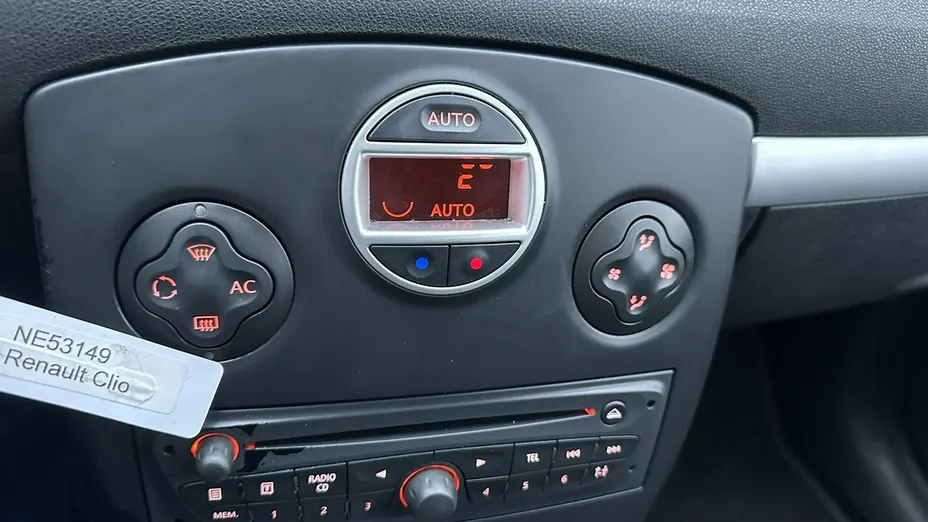 RENAULT Clio -
