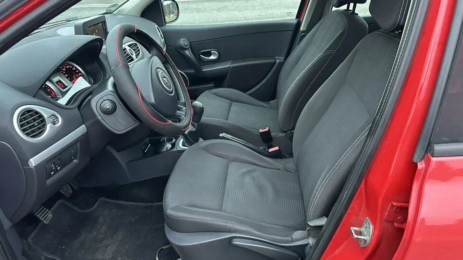 RENAULT Clio -