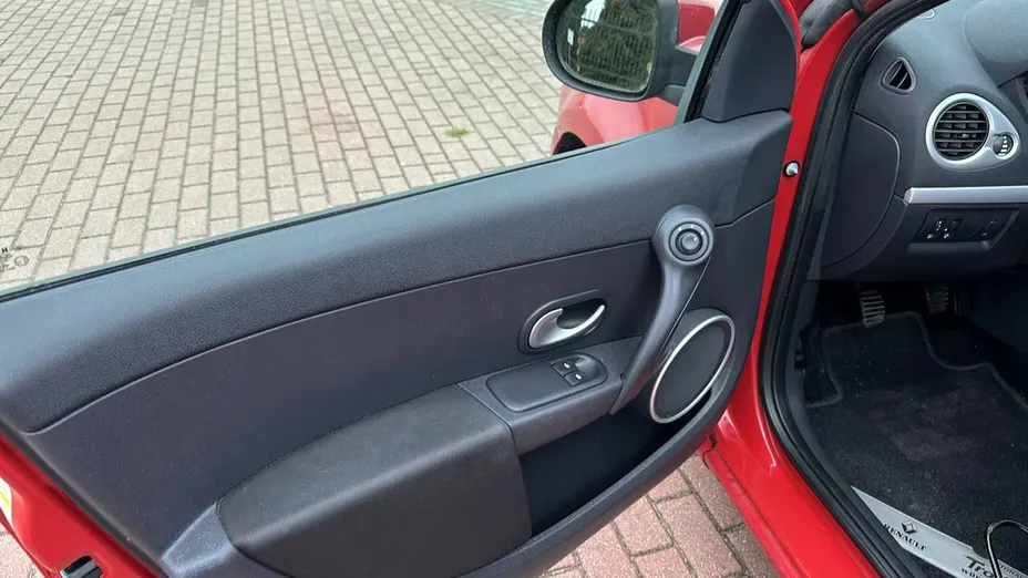 RENAULT Clio -
