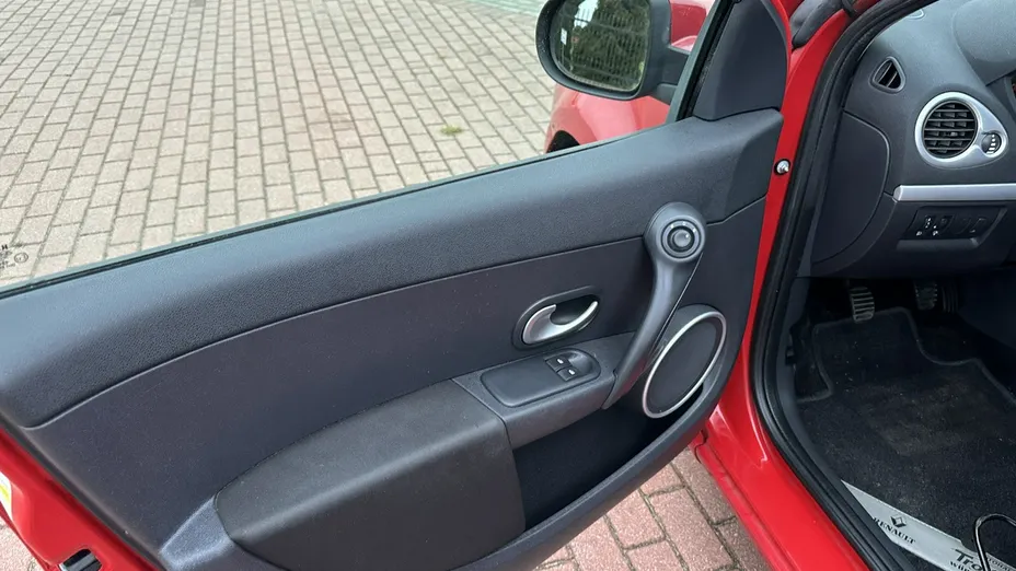 RENAULT Clio -