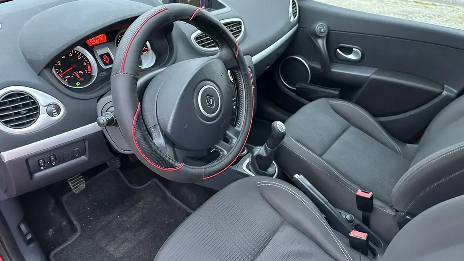 RENAULT Clio -