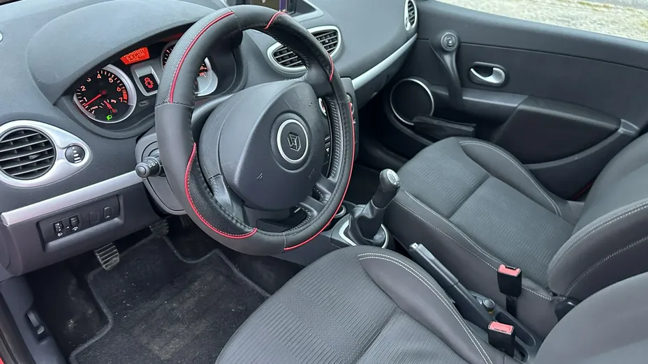 RENAULT Clio -