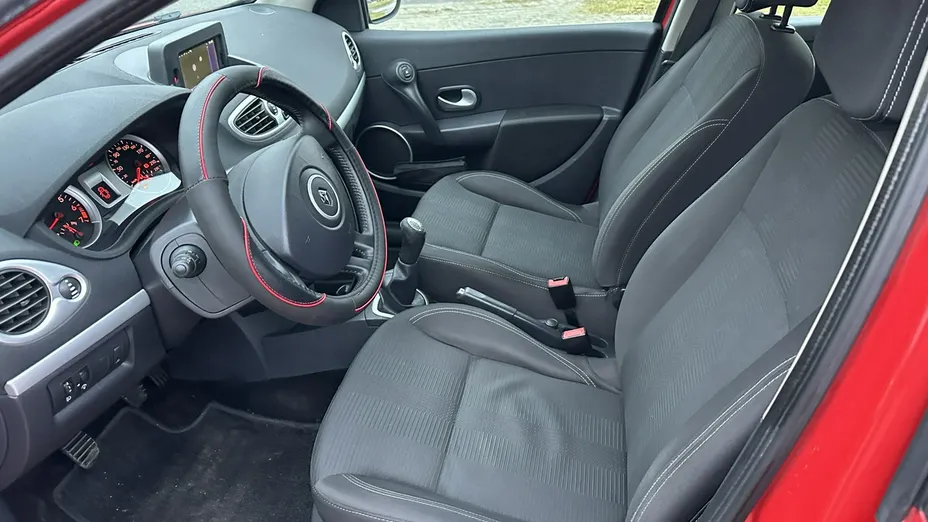 RENAULT Clio -