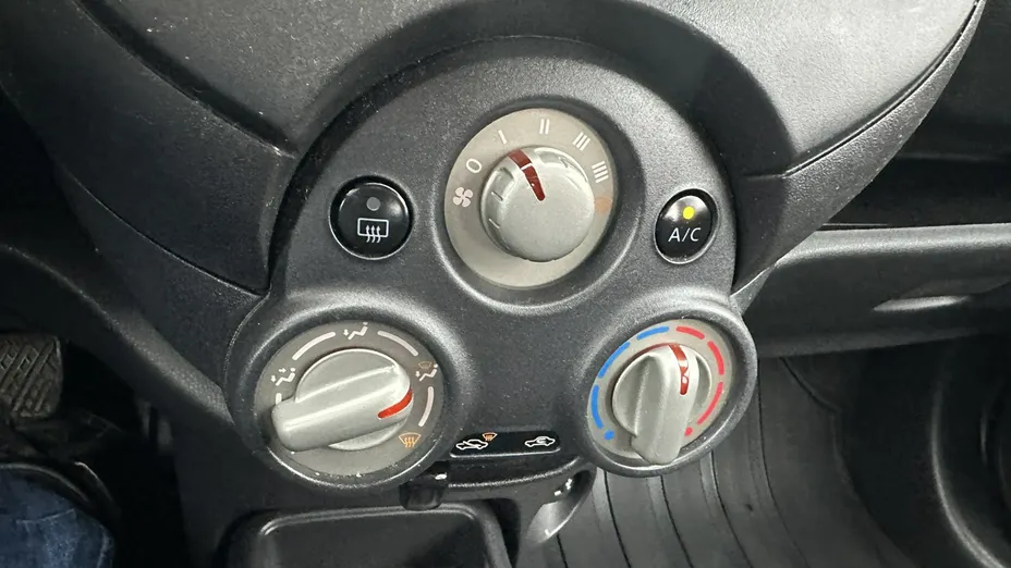 NISSAN Micra -
