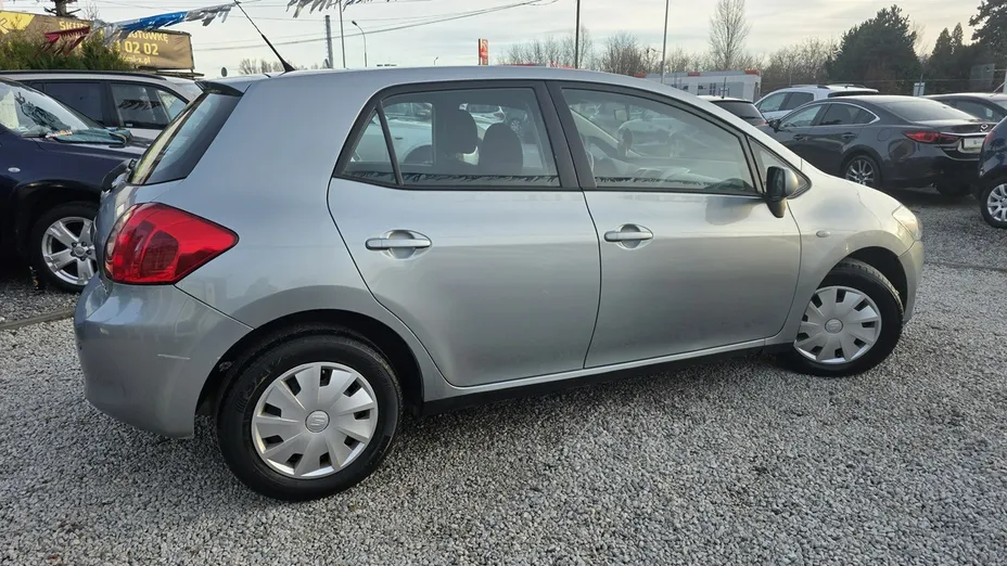 TOYOTA Auris -