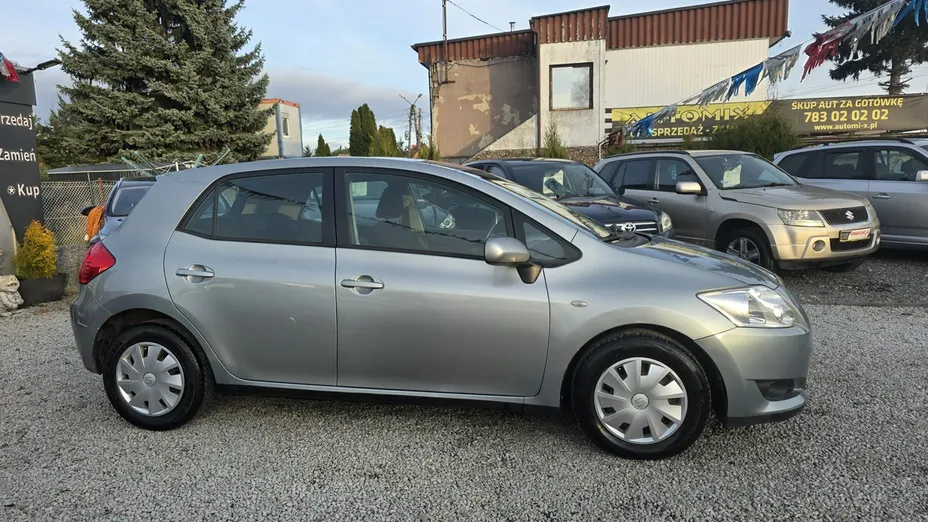 TOYOTA Auris -