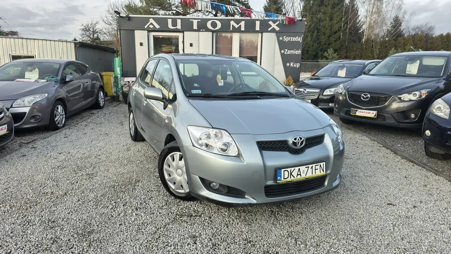 TOYOTA Auris -