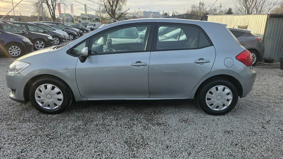 TOYOTA Auris -