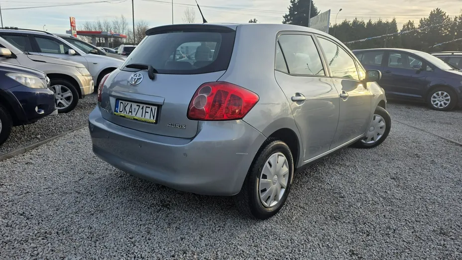 TOYOTA Auris -