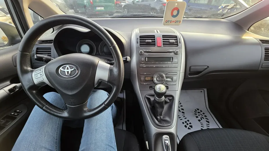 TOYOTA Auris -
