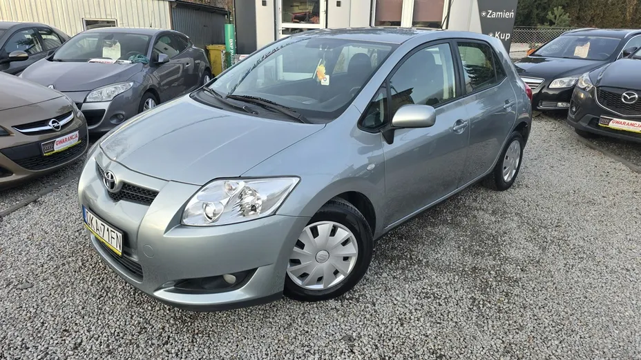 TOYOTA Auris -