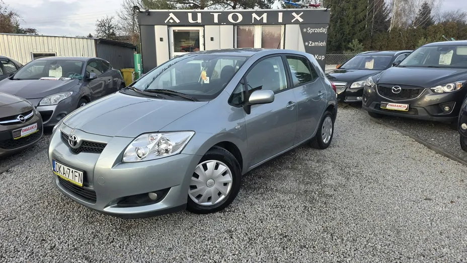 TOYOTA Auris -