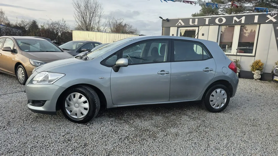 TOYOTA Auris -