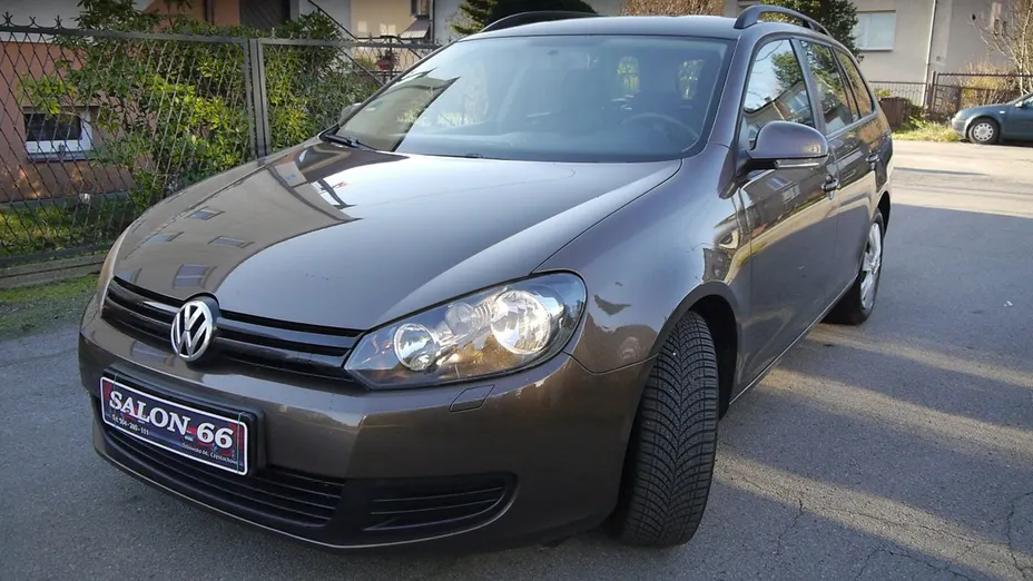 VOLKSWAGEN Golf -