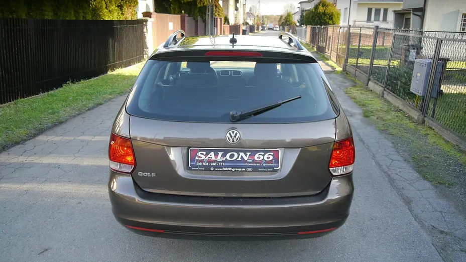 VOLKSWAGEN Golf -