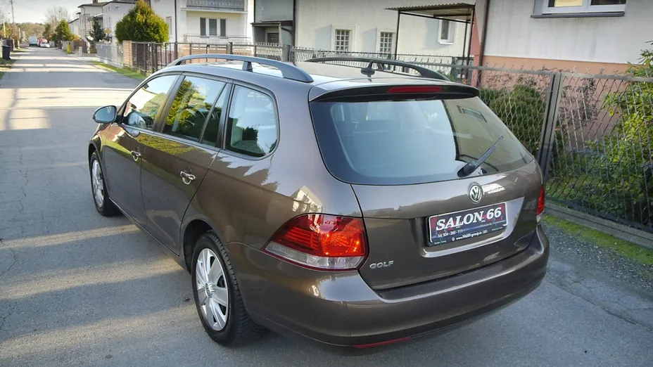 VOLKSWAGEN Golf -