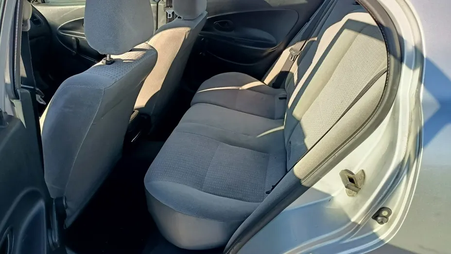 MITSUBISHI Carisma -