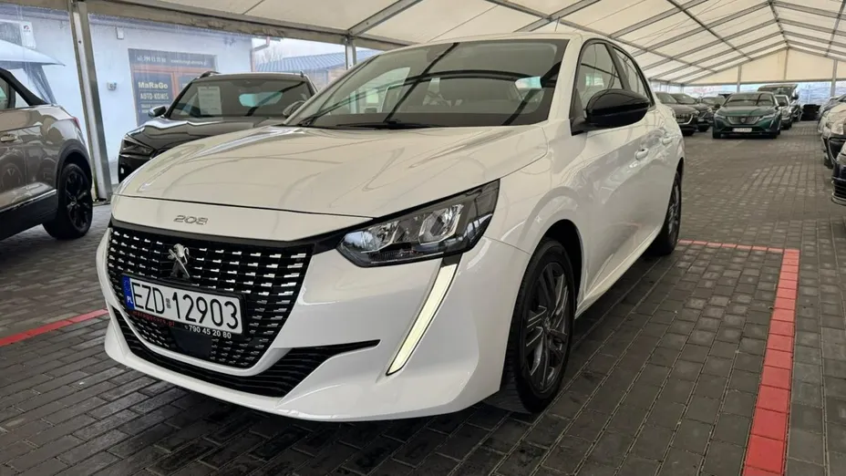 PEUGEOT 208 -