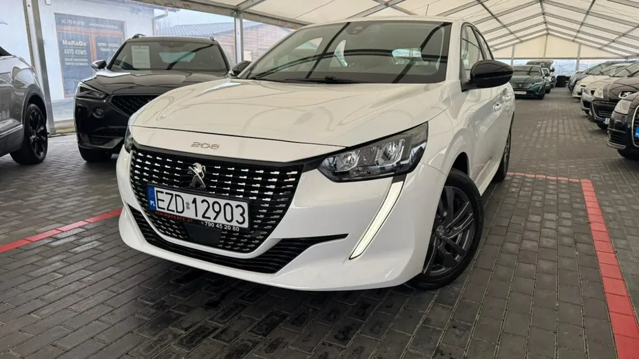 PEUGEOT 208 -