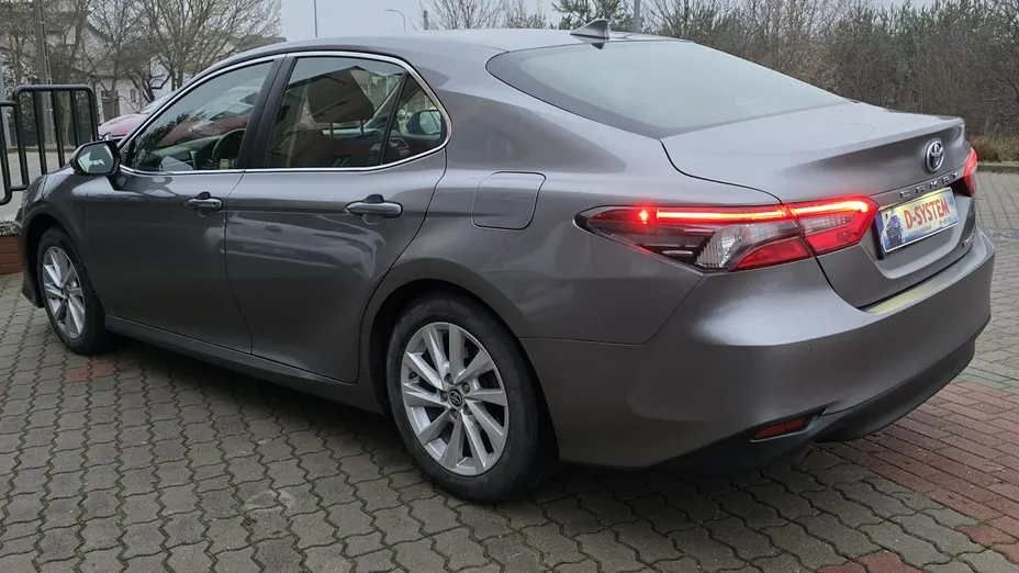 TOYOTA Camry -