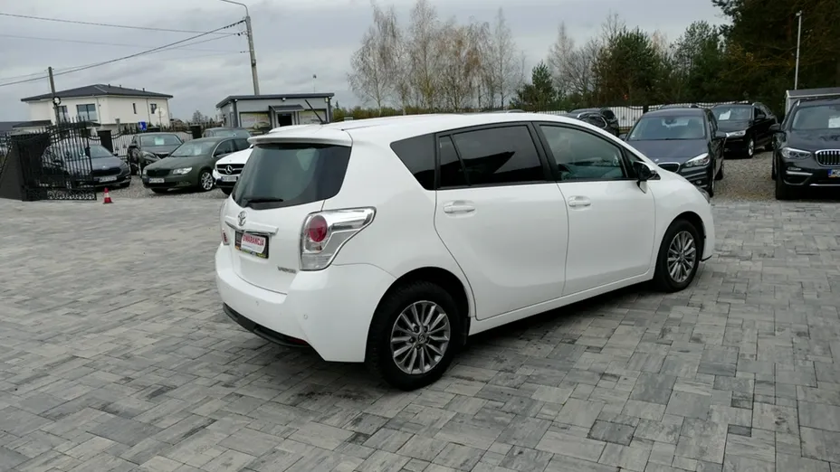 TOYOTA Verso -