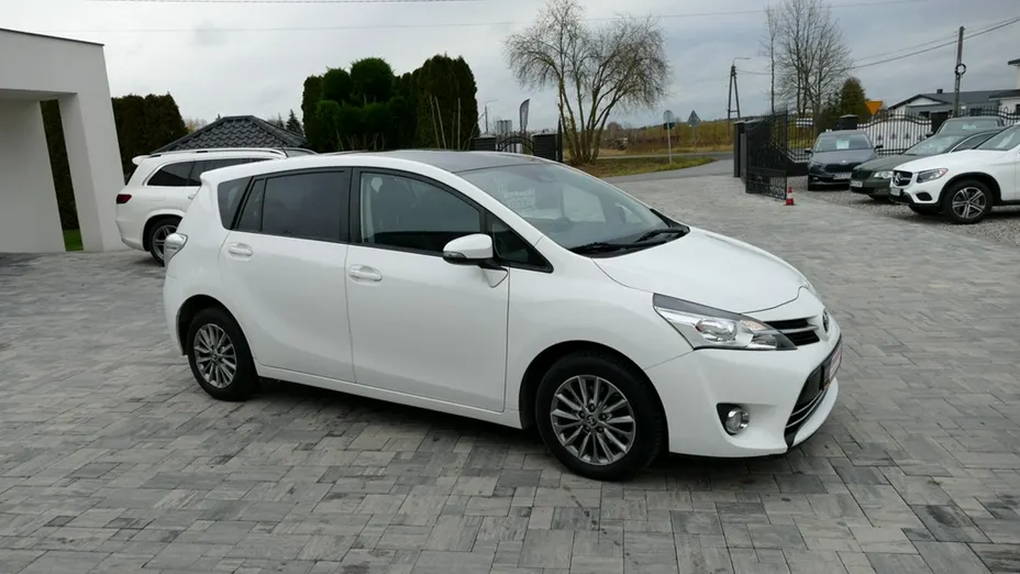 TOYOTA Verso -