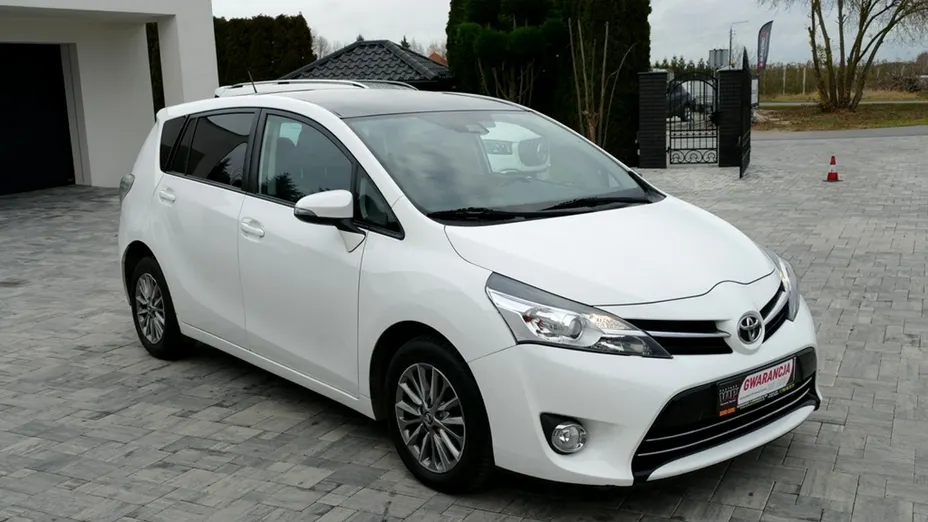 TOYOTA Verso -