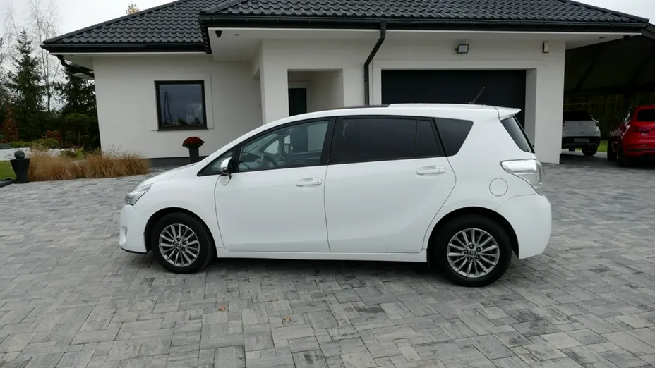 TOYOTA Verso -