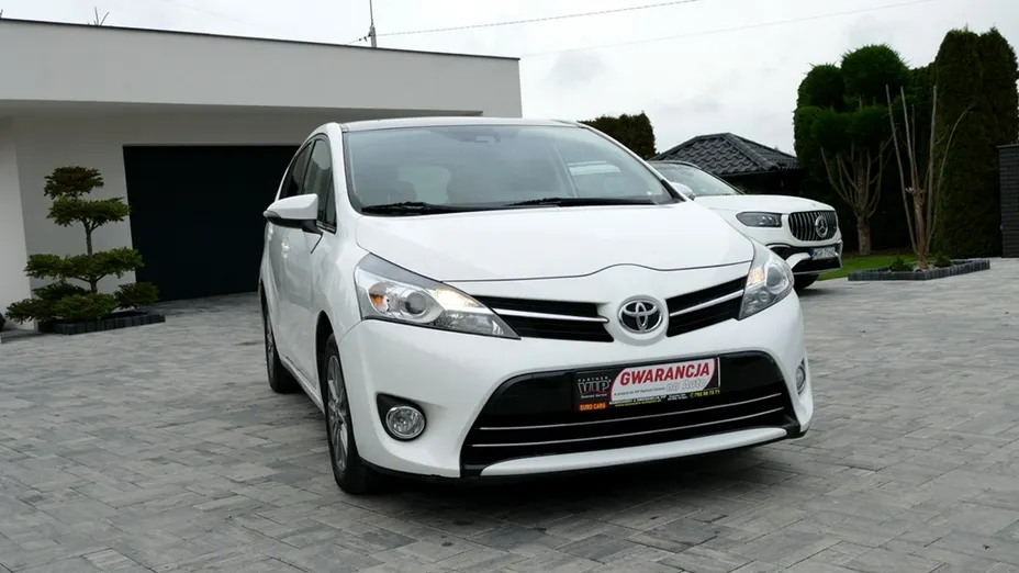 TOYOTA Verso -