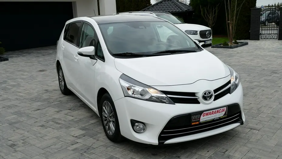 TOYOTA Verso -