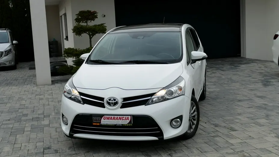 TOYOTA Verso -