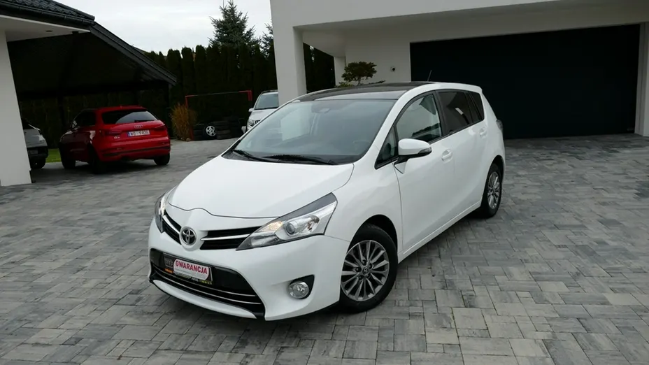 TOYOTA Verso -