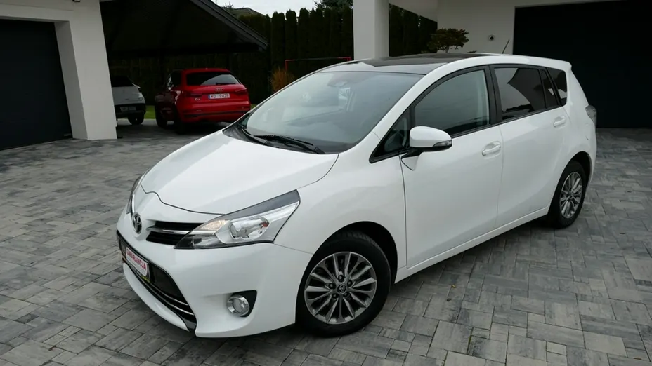 TOYOTA Verso -