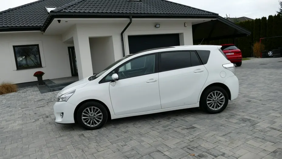 TOYOTA Verso -