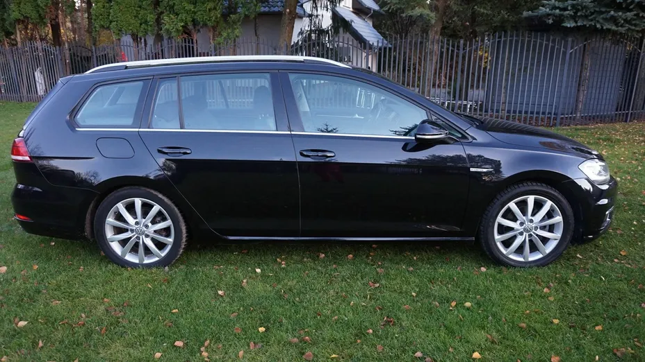 VOLKSWAGEN Golf -