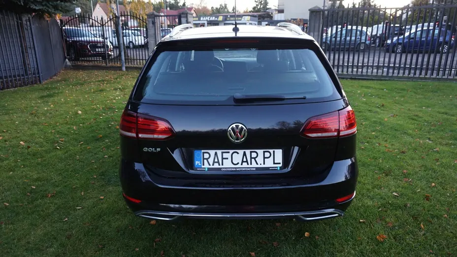 VOLKSWAGEN Golf -