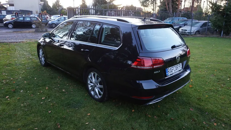 VOLKSWAGEN Golf -