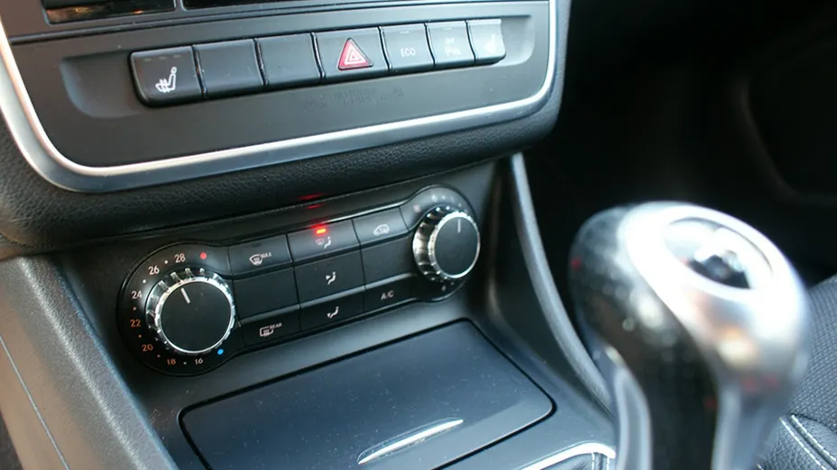 MERCEDES-BENZ CLA -