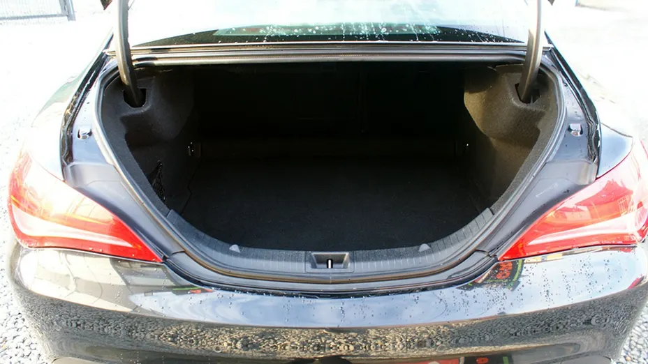 MERCEDES-BENZ CLA -
