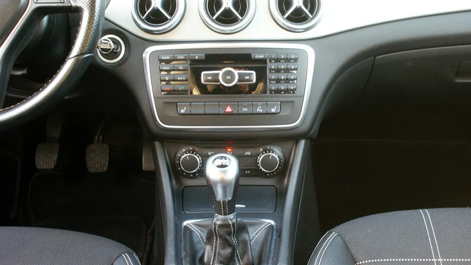 MERCEDES-BENZ CLA -