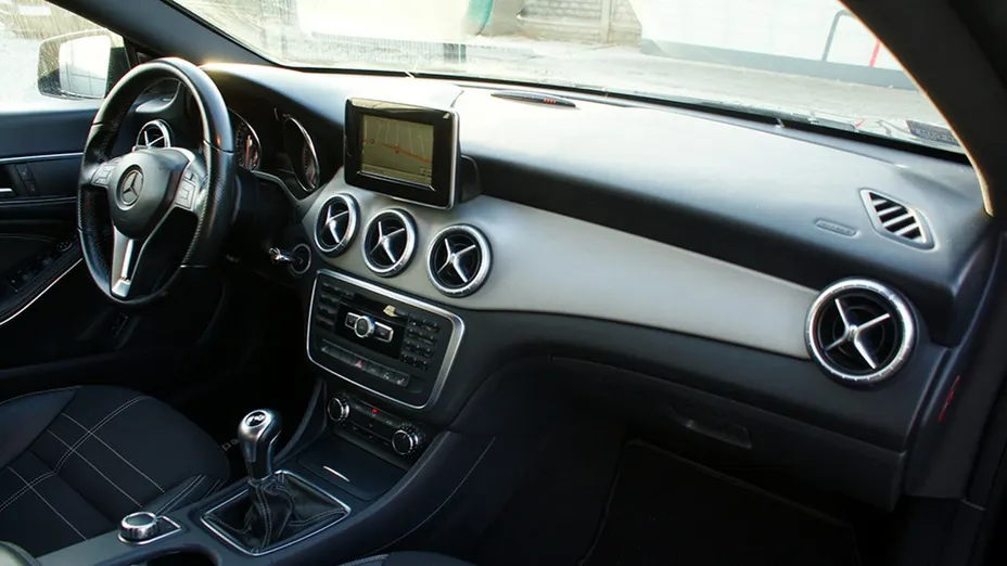MERCEDES-BENZ CLA -