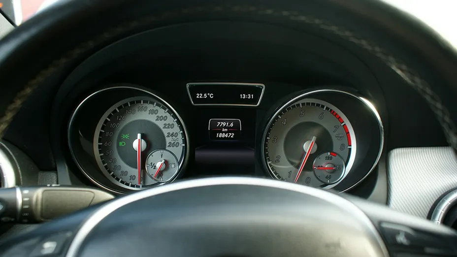 MERCEDES-BENZ CLA -