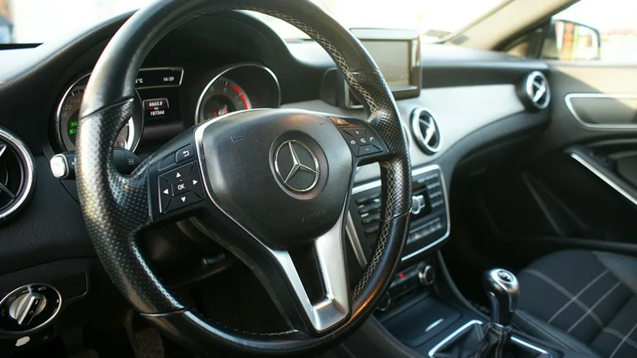 MERCEDES-BENZ CLA -