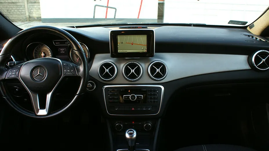 MERCEDES-BENZ CLA -