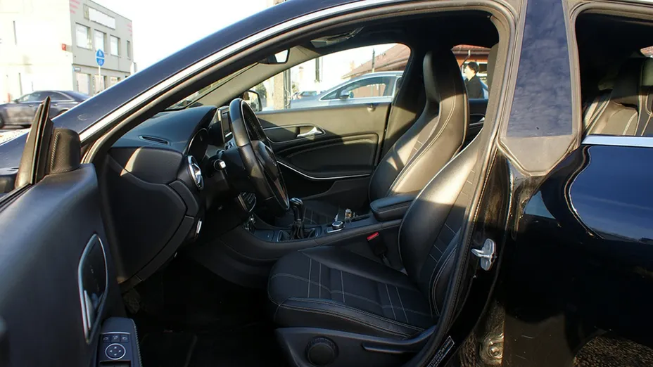 MERCEDES-BENZ CLA -