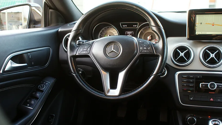 MERCEDES-BENZ CLA -