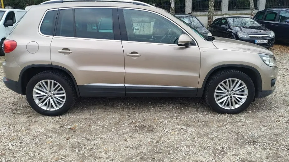 VOLKSWAGEN Tiguan -